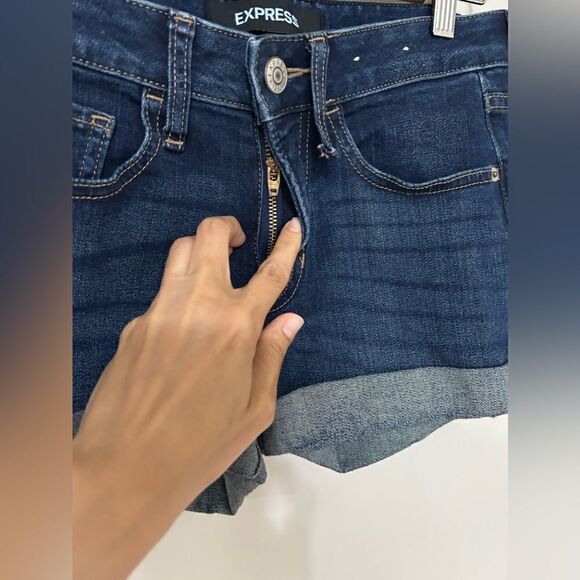 Express Shortie Relaxed Low Rise Shorts - Picture 4 of 8